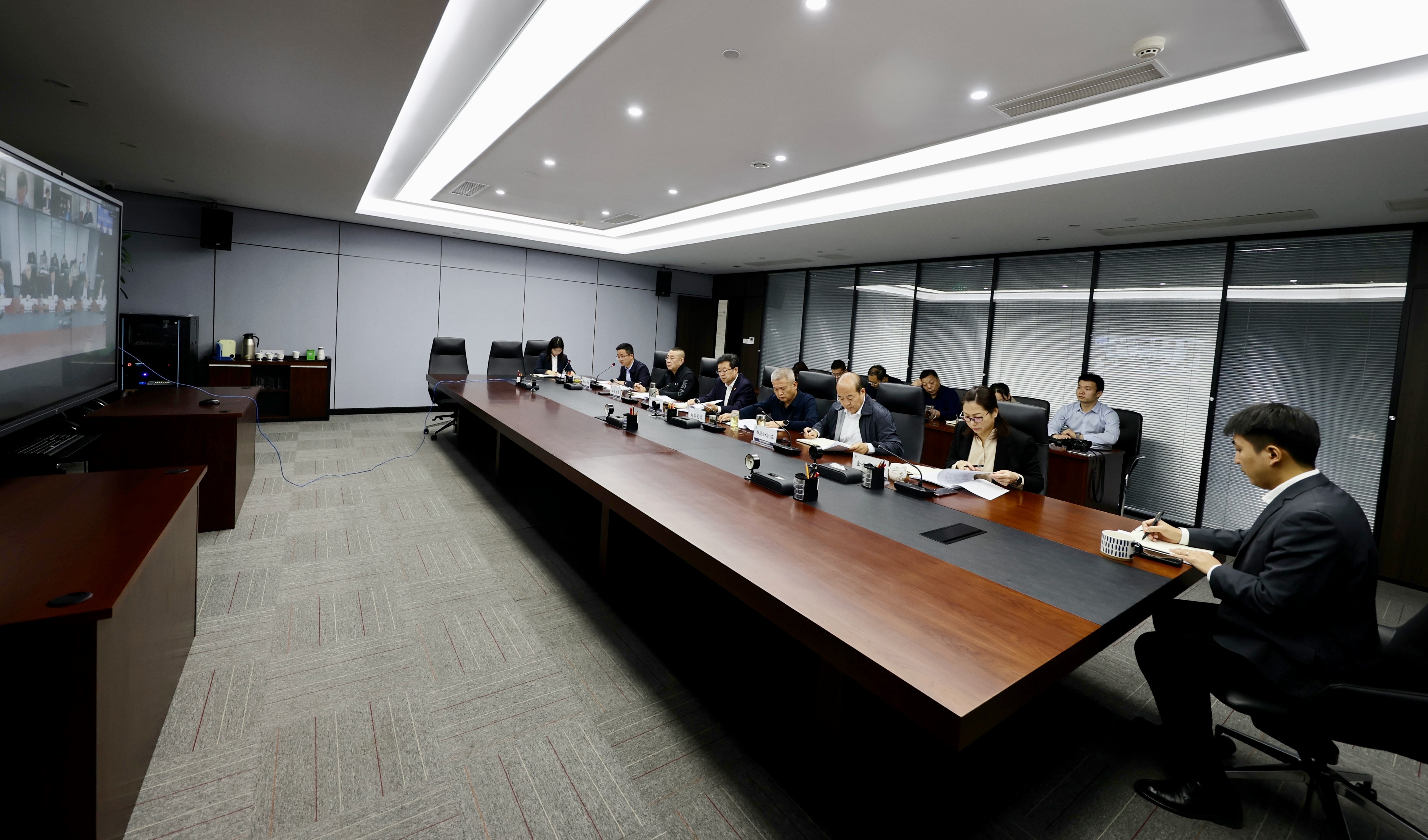 bevictor伟德官网集团召开2022年三季度经济运行剖析会