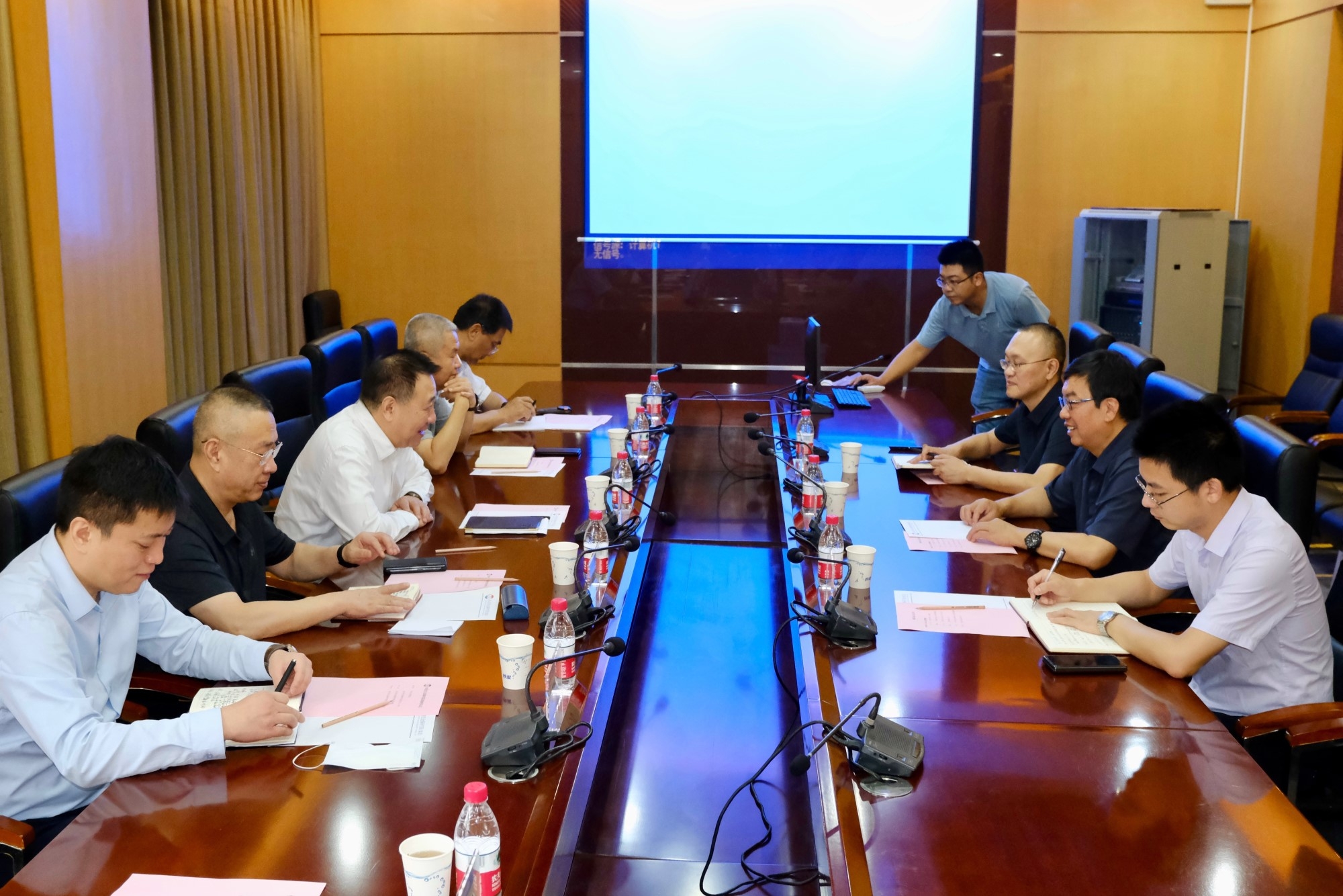 bevictor伟德官网集团党委书记、董事长金辉造访西北有色金属研究院